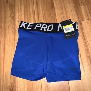 Women’s Nike Pros